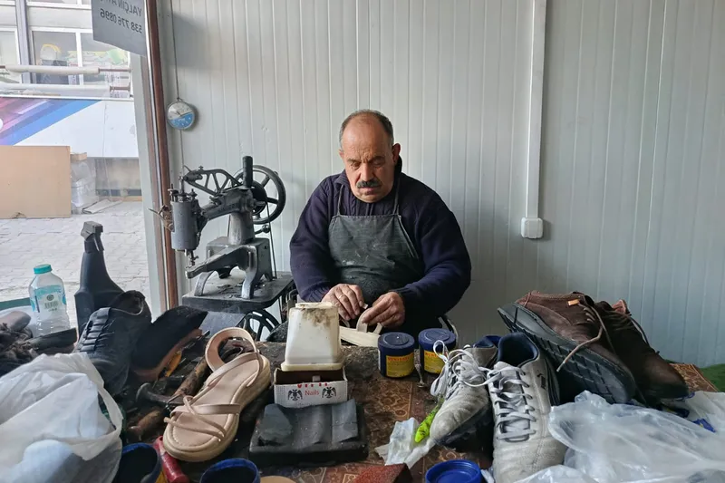 Gençlerin ellerinden telefon düşmüyor, zanaatkarlar ise çırak bulamıyor