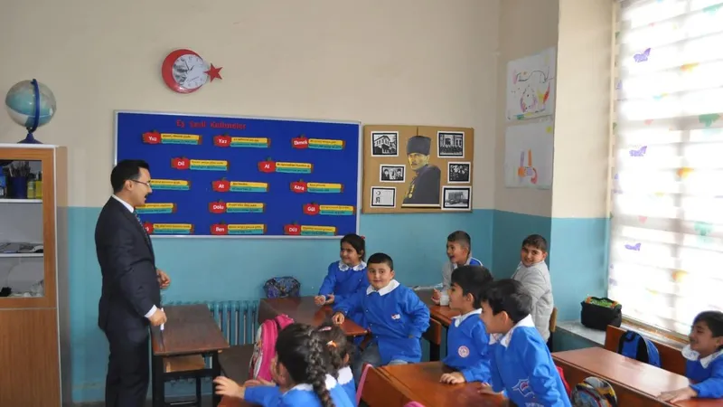 Kaymakam İsmail Demirtaş’tan Şahnalar Köyü İlkokulunda öğrencilerle bir araya geldi