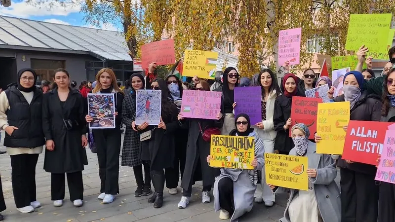 Sarıkamış 100. yıl şehitleri yurdu öğrencilerinden Filistin’e destek yürüyüşü