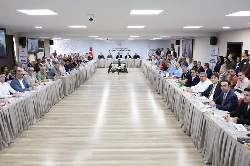 Sağlık Bakanı Memişoğlu başkanlığında il sağlık müdürleri İzmir’de buluştu