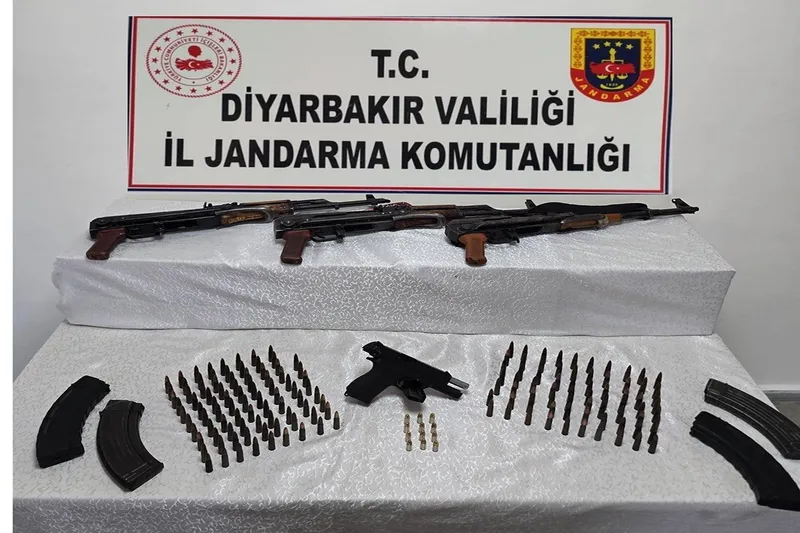 Diyarbakır’da eş zamanlı silah operasyonu