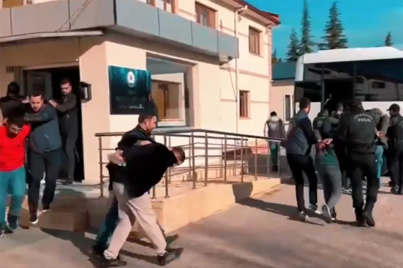 Konya polisinden Instagram dolandırıcılarına operasyon: 11 tutuklama