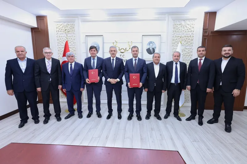 Mardin’de bir hayırsever 1 öğretmenevi ve 2 yeni okul kazandırıyor