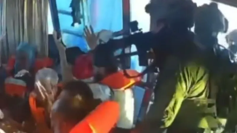 İsrail tarafından alıkonulan 4 aktivist sınır dışı edildi  