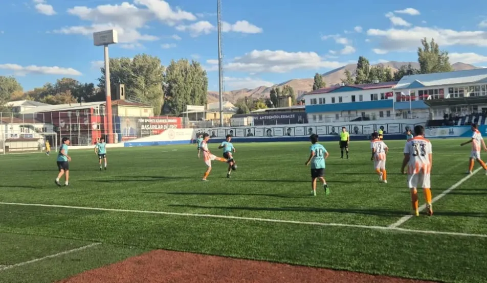 ERZURUM’DA GELECEĞİN YILDIZLARI SAHADA PARLIYOR