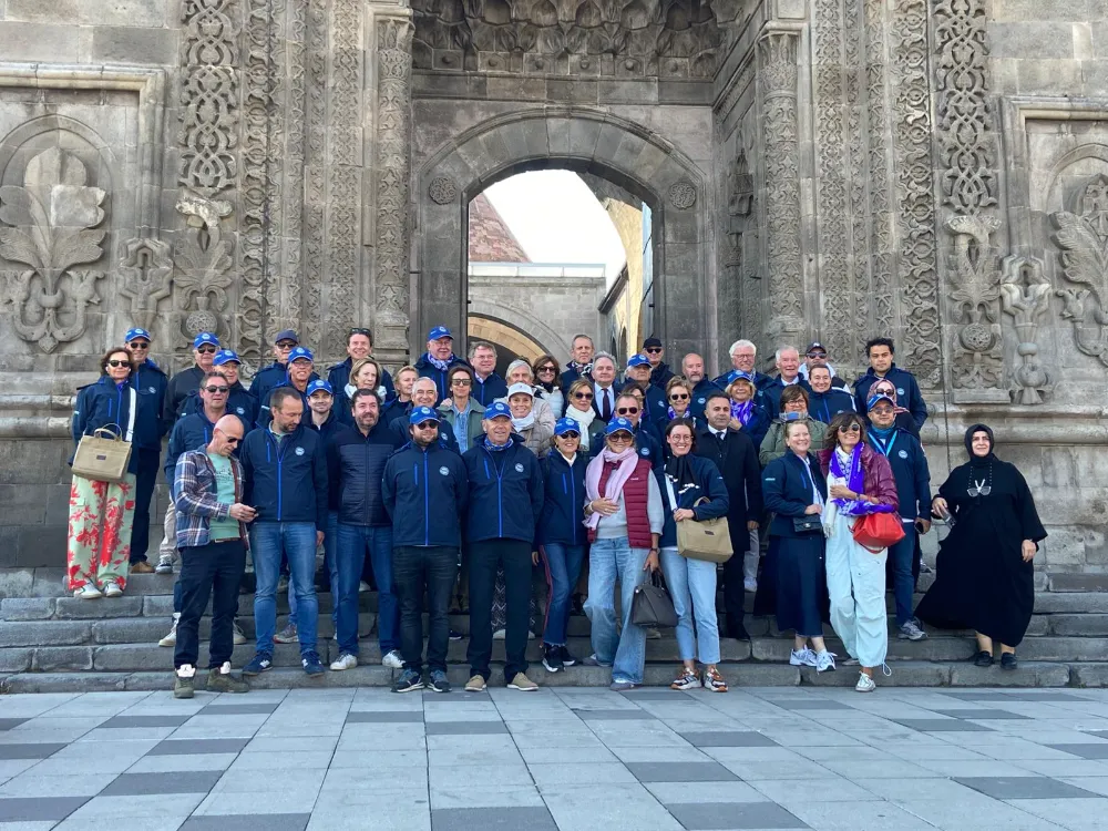 Belçikalı Klasik Araç Tutkunları Türkiye Turu İçin Erzurum’dan Start Aldı