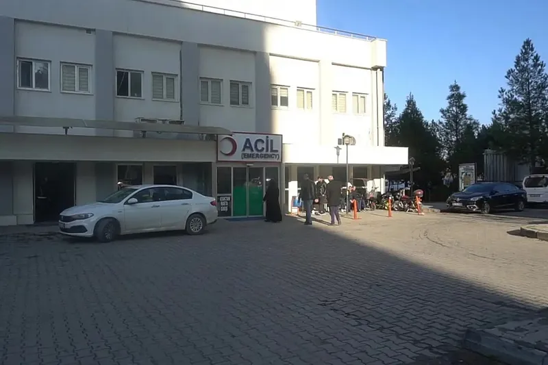 Gıda zehirlenmesi şüphesiyle 13 öğrenci hastaneye kaldırıldı