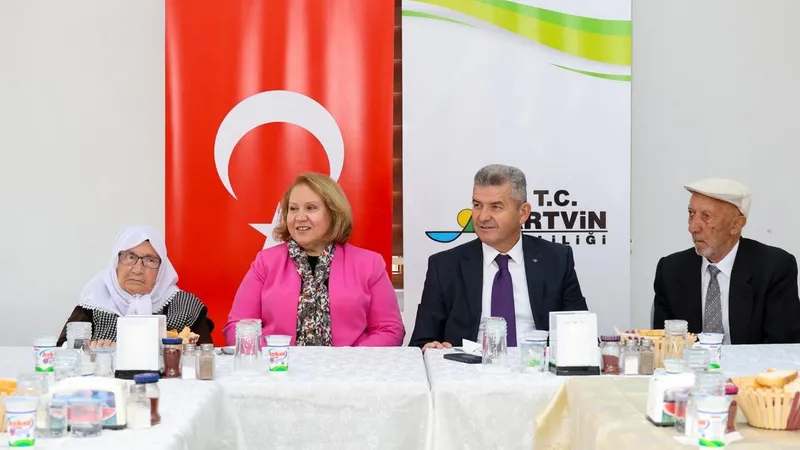 Artvin Valisi Ergün, sakin şehir Şavşat’ta huzurevi sakinlerini ziyaret etti