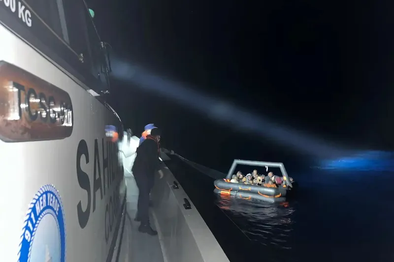 Muğla açıklarında 35 düzensiz göçmen yakalandı