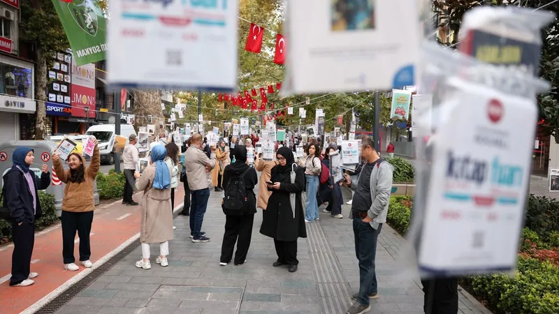 Kocaeli’de gelenek bozulmadı, kitaplar yine ilk ağaçlarda açtı!