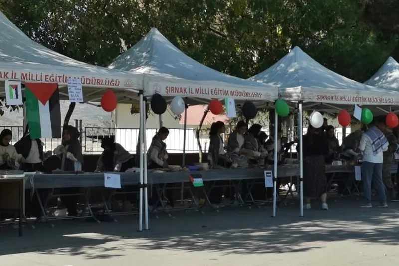 Şırnak’ta öğrencilerden Gazze için kermes etkinliği