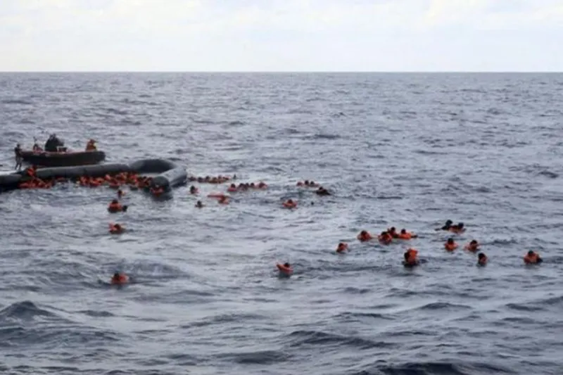 Libya açıklarında göçmen teknesi battı: 18 ölü