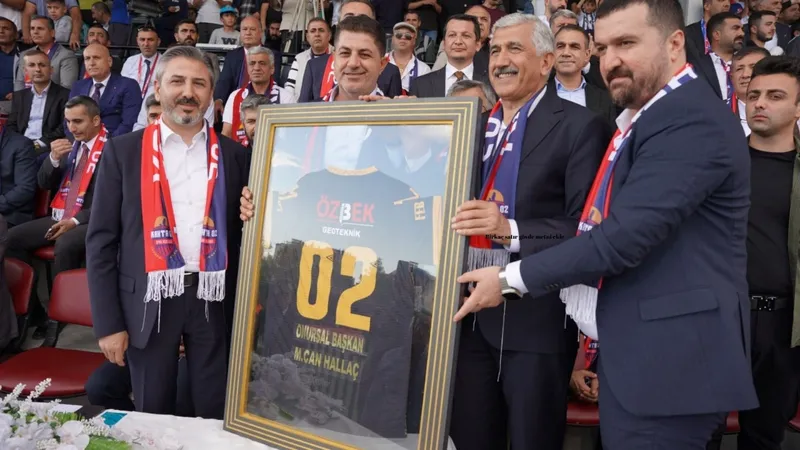 Kahta02 Spor’dan Başkan Hallaç’a ‘Onursal Başkanlık’ unvanı 
