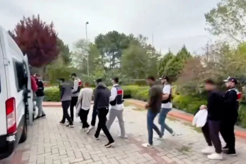 PTT ve HGS adıyla dolandırıcılık yapan şebekeye operasyon: 12 gözaltı