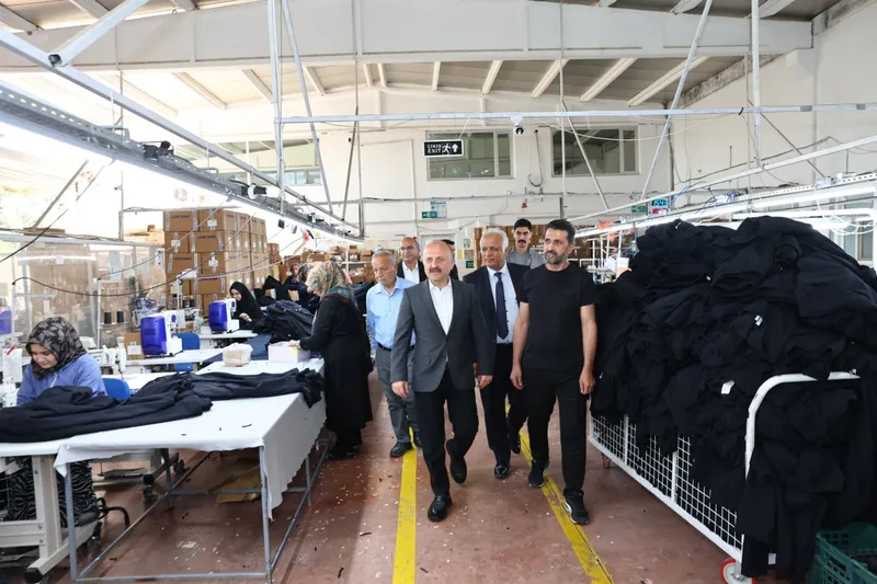 Vali Osman Varol, Organize Sanayi Bölgesi’ndeki bazı fabrikaları gezdi 
