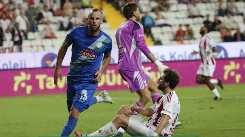 Antalyaspor, sahasında Rizespor’a 5-2 yenildi