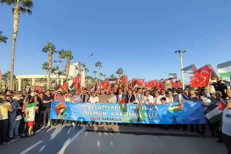 Gazze İçin binlerce kişi “Özgür Filistin” sloganlarıyla meydanlara indi 