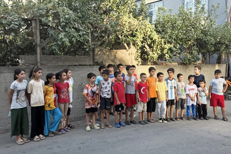 Gazze’de yaşanan soykırıma minik yüreklerden büyük tepki