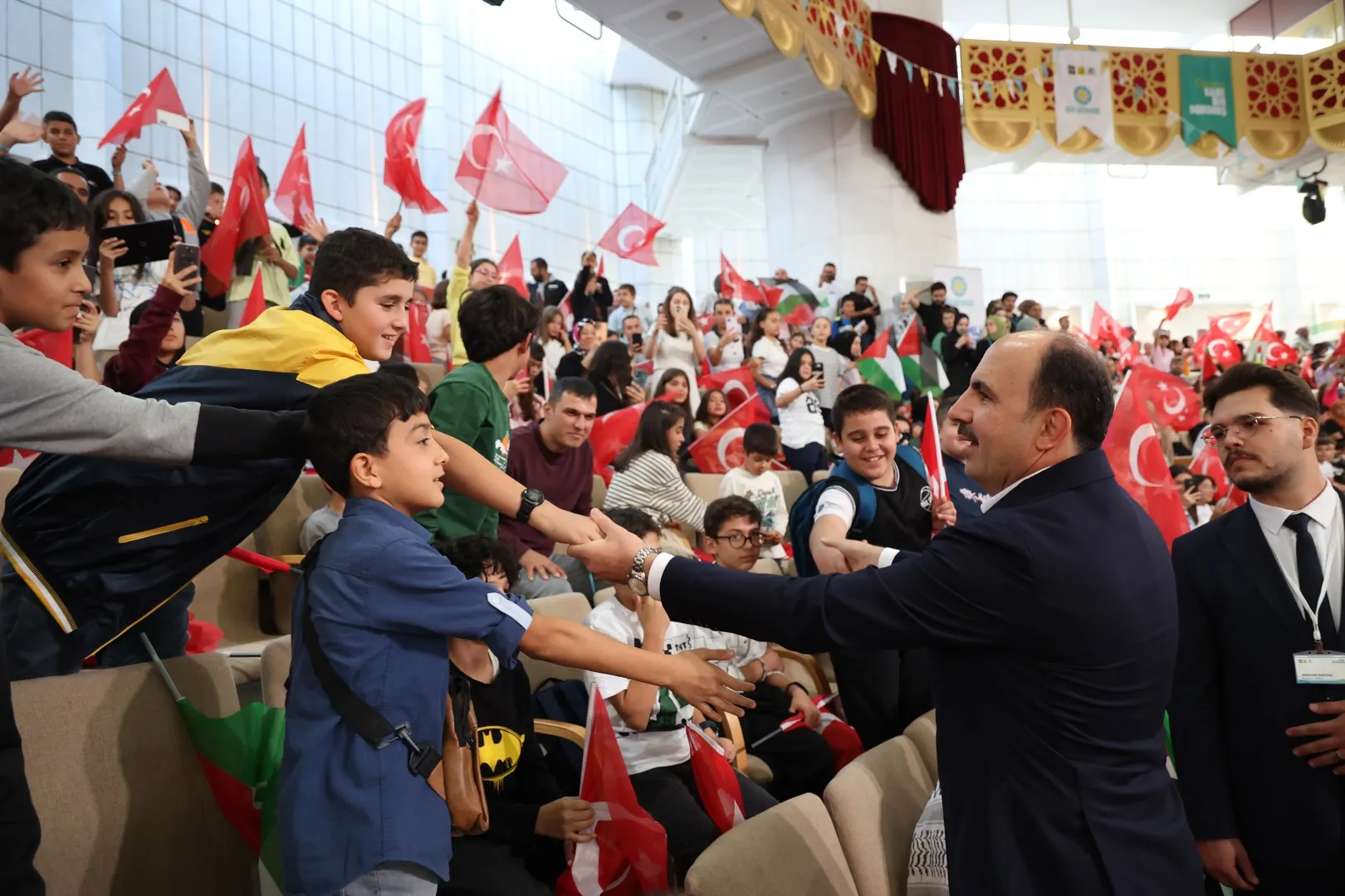 Başkan Altay Bilgehane öğrencilerine seslendi: Zalimin karşısındayız