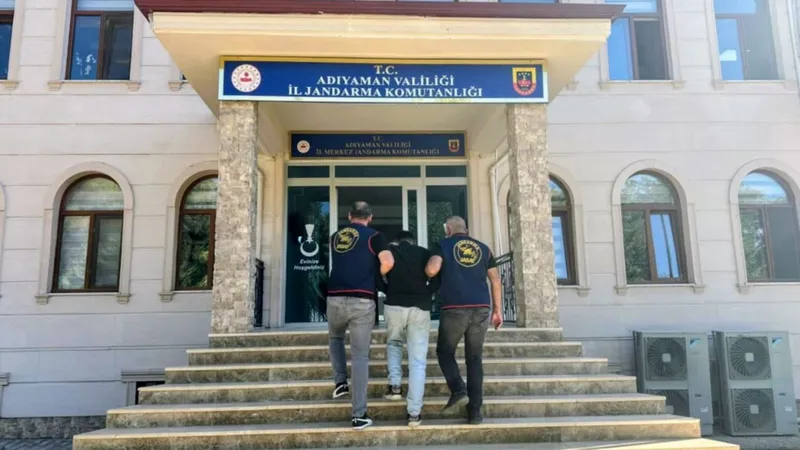 Adıyaman’da aranan şahıslar jandarma operasyonuyla yakalandı  