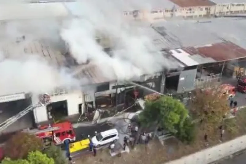 İstanbul’da ahşap atölyesinde yangın çıktı