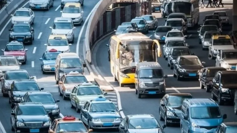 Trafik kurallarında yeni dönem: Kırmızı ışık ve hız ihlallerine ağır cezalar geliyor  