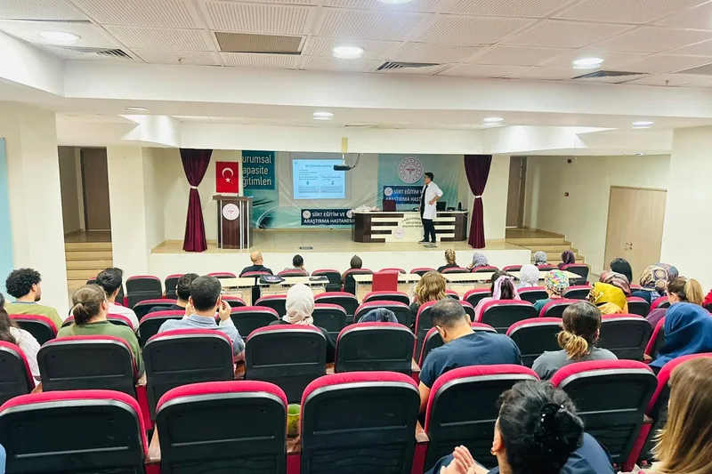 Siirt Eğitim ve Araştırma Hastanesi’nde “Anne sütü ile beslenme ve emzirme” eğitimi düzenlendi