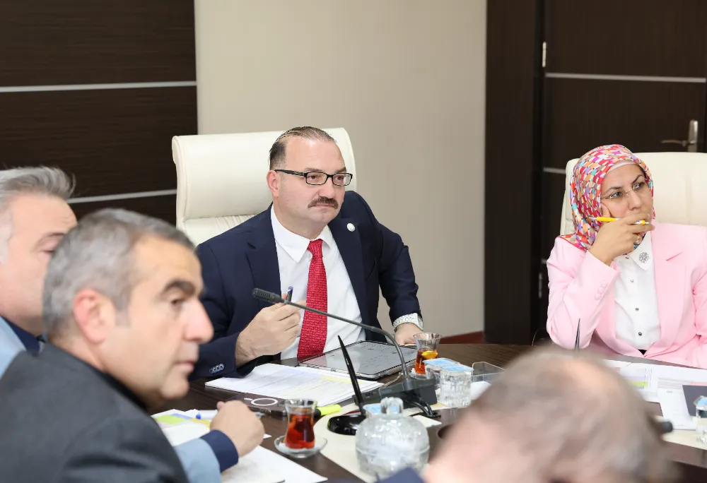 Atatürk Üniversitesi’nde Akademik Birimler Performansını Masaya Yatırıyor