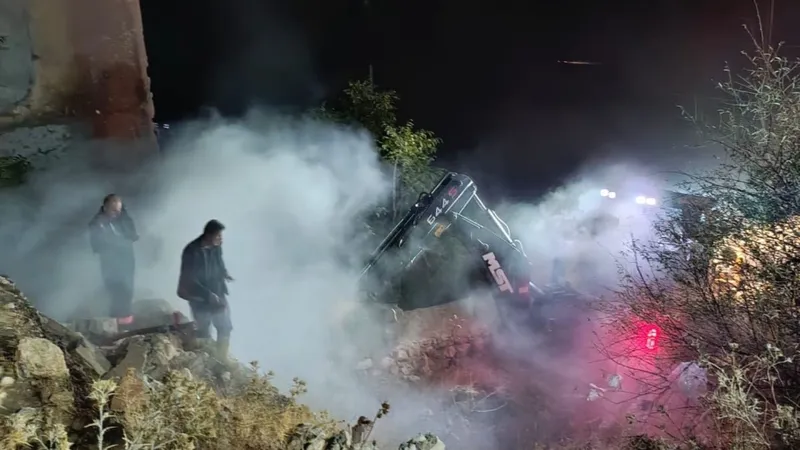 Besni’de petrol istasyonunun bahçesinde korkutan yangın  - Videolu Haber