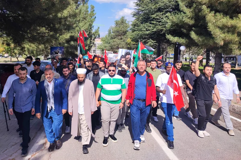 Üniversite öğrencileri: 7 Ekim Aksa Tufanı maskelerin düştüğü, direnişin yükseldiği gün bugün