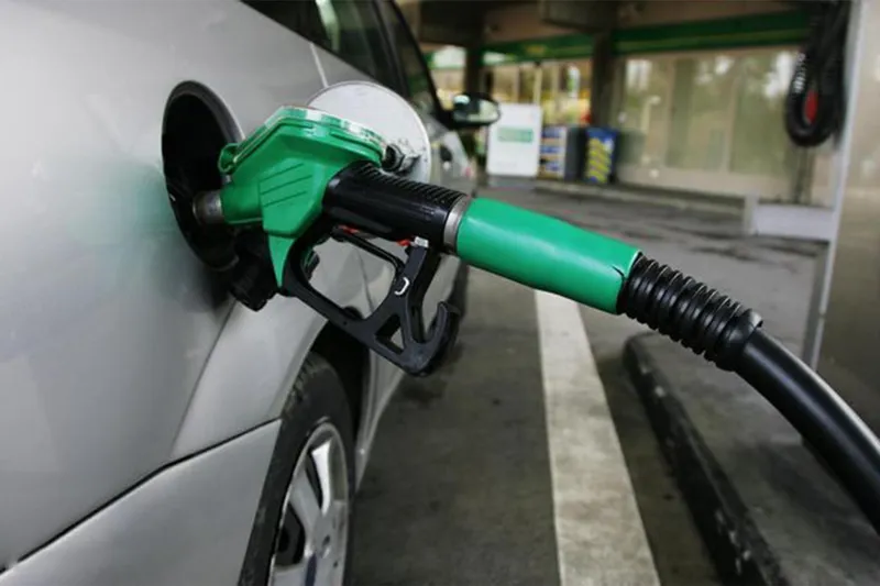 Benzin ve motorine indirim geldi
