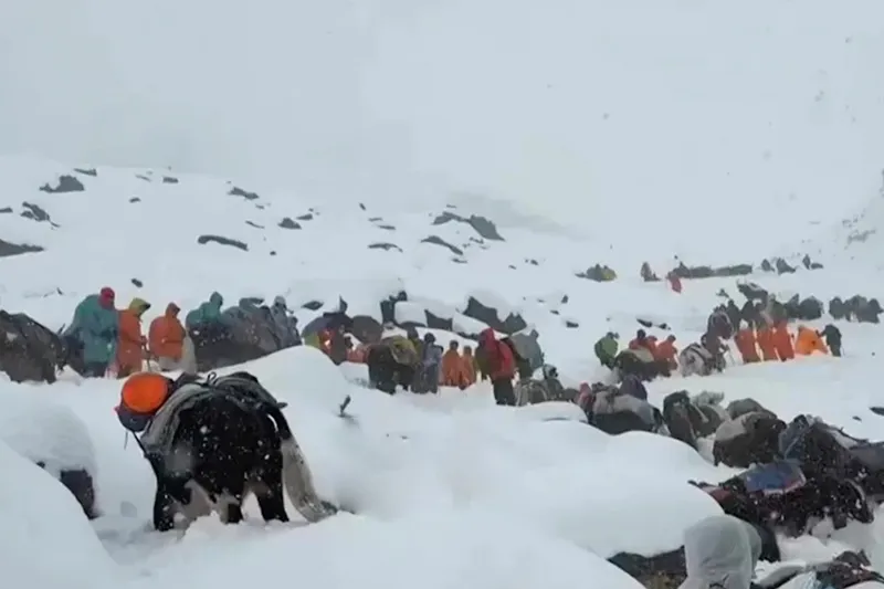 Kar fırtınası nedeniyle Everest