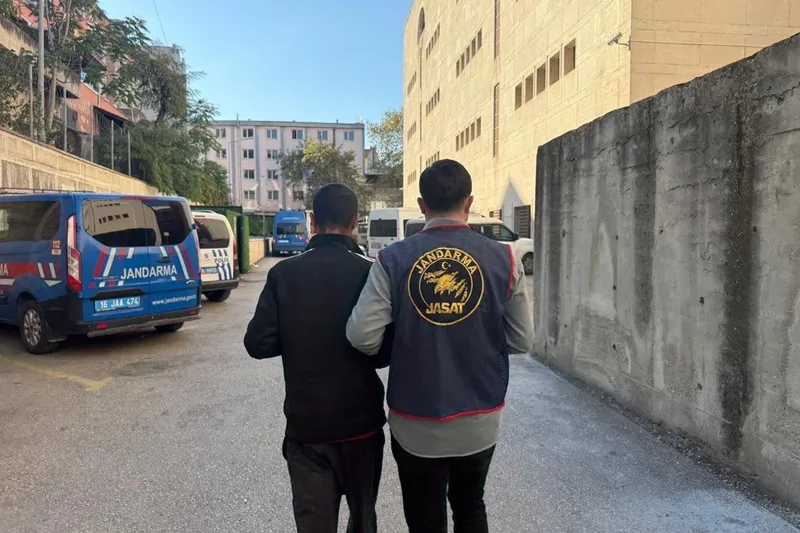 Bursa’da uyuşturucu suçundan 16 yıl hapis cezası bulunan şahıs yakalandı