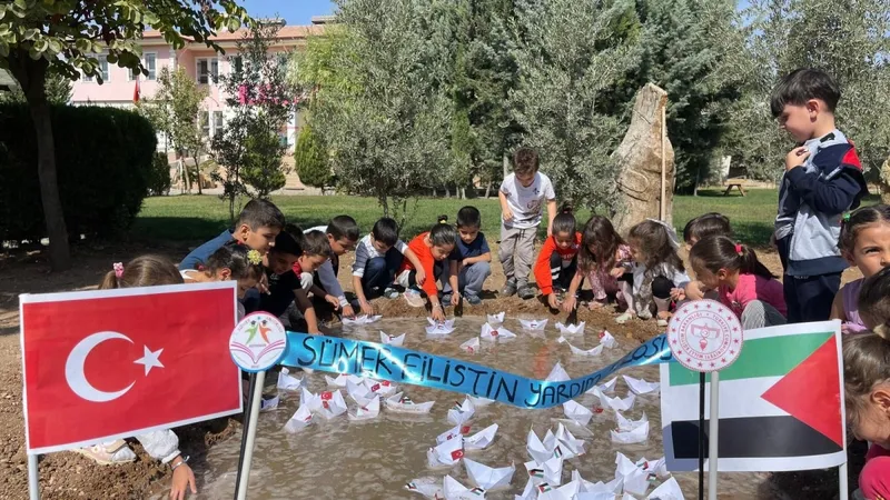 Adıyaman’da minik kalplerden Filistin’e ‘barış’ mesajı  - Videolu Haber