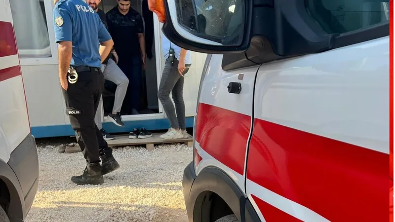 Adıyaman’da aile içi tartışma sonrası genç, babasını bıçakla yaraladı  - Videolu Haber