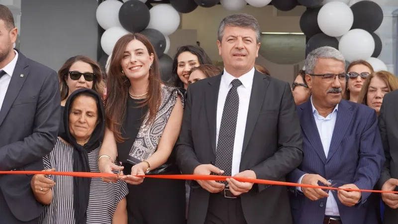 Adıyaman’da kadın girişimcilerin sayısı artıyor: Calvin Klein Halı Mağazası yoğun katılımla açıldı  - Videolu Haber