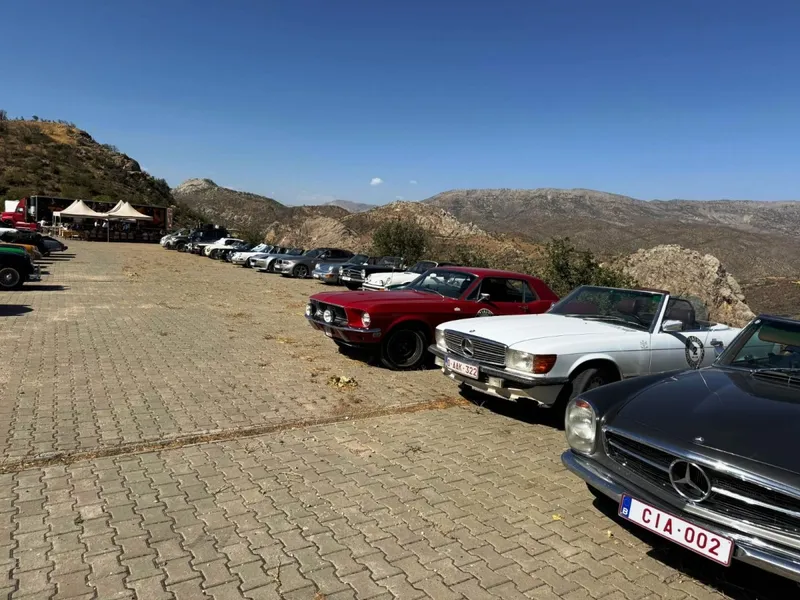 Nemrut Dağı’na Nostaljik Çıkarma: Belçikalı klasik araç tutkunlarından tarih ve adrenalin dolu yolculuk  - Videolu Haber