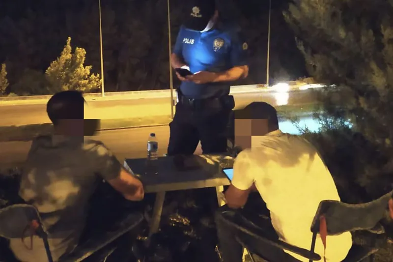 Gaziantep’te parklarda yapılan denetimlerde 13 aranan şahıs yakalandı