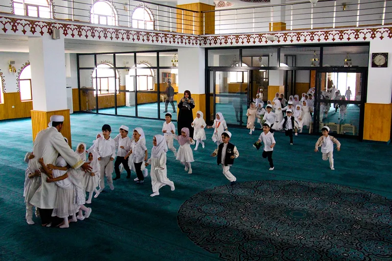 Diyarbakırlı minikler camiyi ziyaret etti