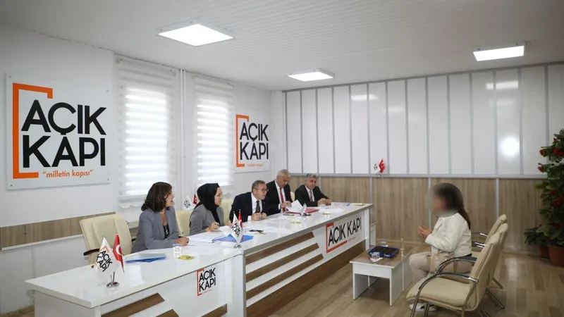 Kars Valisi Ziya Polat vatandaşları dinledi: 