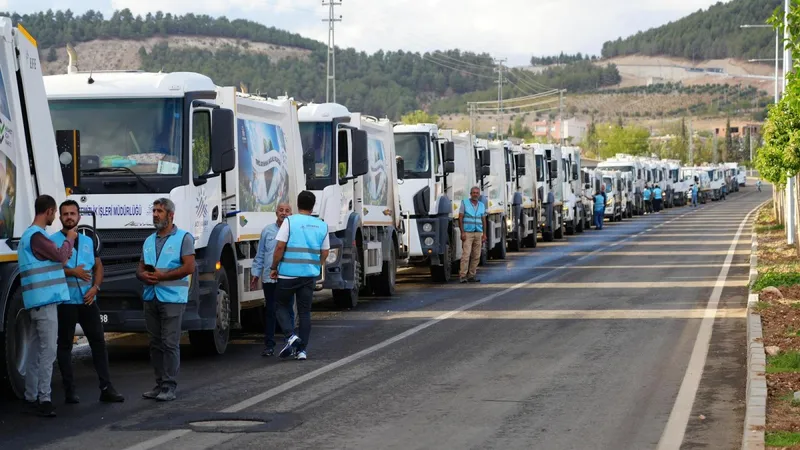 Adıyaman Belediyesi, hizmet filosuna 54 yeni araç kazandırdı  - Videolu Haber