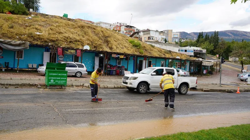 Kahramanmaraş’ta Sağanak Sonrası Temizlik ve Bakım Çalışmaları Aralıksız Sürüyor