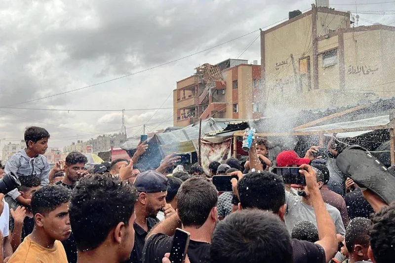 Gazze’de ateşkes sevinci: Han Yunus’ta halk sokaklara döküldü