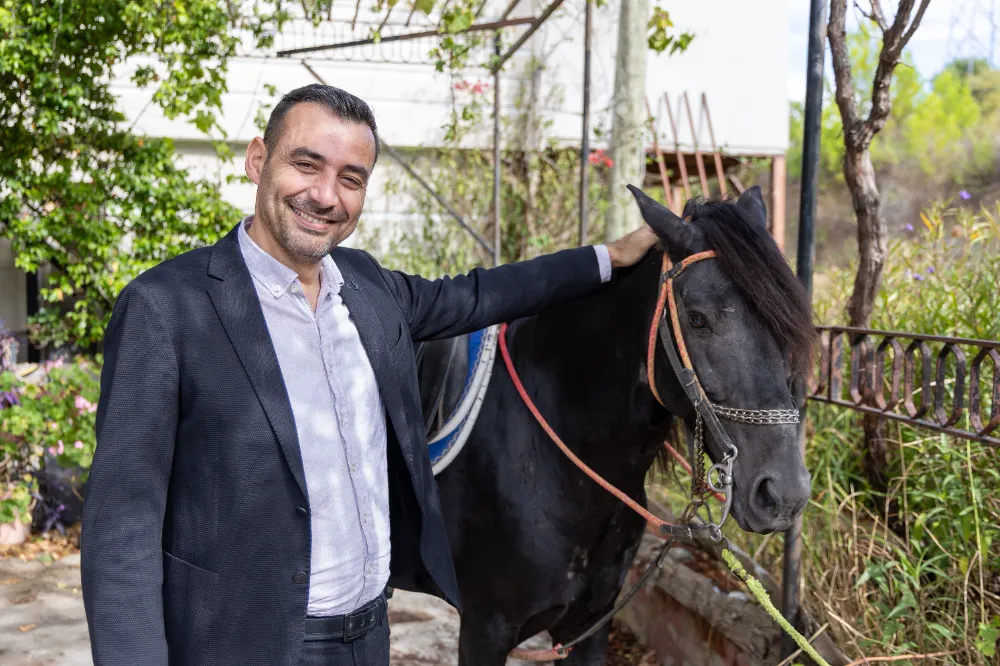 BAŞKAN VEKİLİ ÇİÇEK’TEN RAHVAN AT YARIŞLARI ÖNCESİ ZİYARET