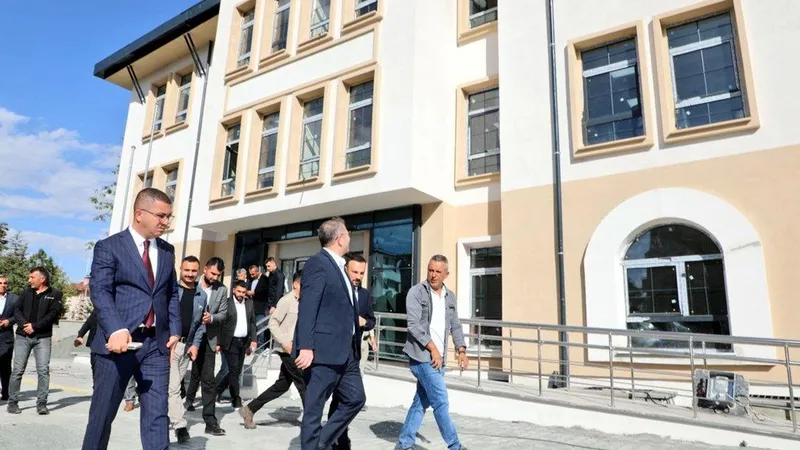 Vali Ziya Polat’tan Kağızman Emniyet Hizmet Binası ziyareti