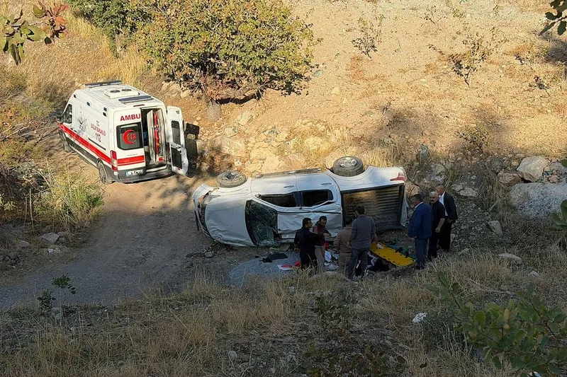 İşçileri taşıyan pikap devrildi: 4 yaralı