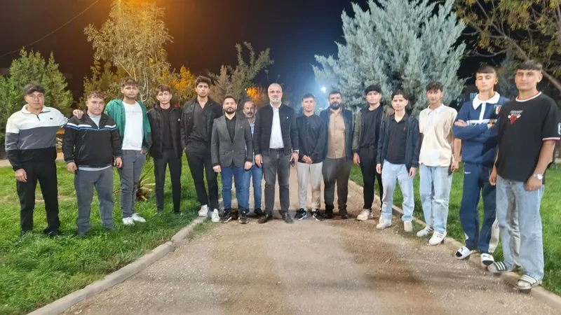 Başkan Akyol, Kahta’da gençlerle bir araya geldi 