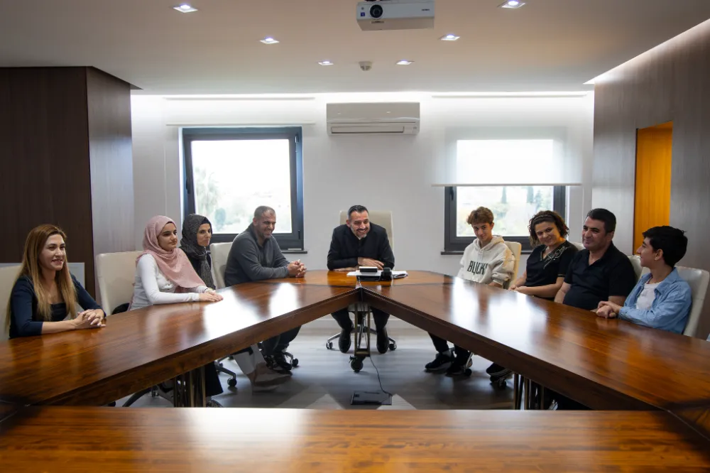 LGS VE YKS’DE BAŞARI ELDE EDEN ÖĞRENCİLERDEN BAŞKAN VEKİLİ ÇİÇEK’E ZİYARET