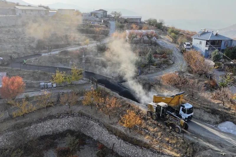 Yeşilyurt Belediyesi, Banaz’ının yollarını yeniliyor
