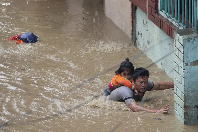 Nepal’de muson felaketi: 140 ölü
